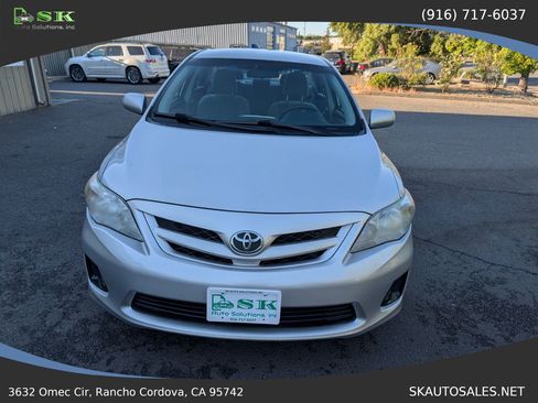 Used 2011 Toyota Corolla LE FWD image 3