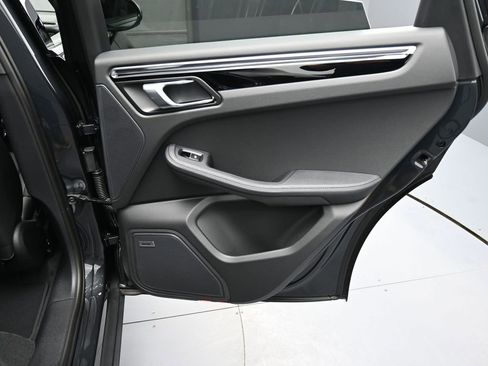 New 2026 Porsche Macan image 25