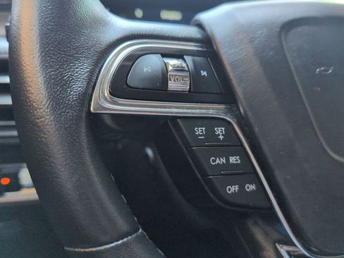 Used 2023 Lincoln Nautilus Standard w/ Premium Package image 21