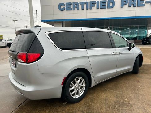 Used 2023 Chrysler Voyager LX image 5