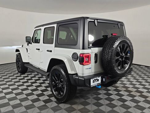 Used 2023 Jeep Wrangler Unlimited Sahara w/ Cold Weather Group AWD/4WD image 5