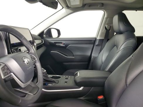 Used 2025 Toyota Highlander XLE image 22
