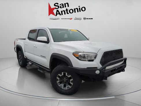 Used 2017 Toyota Tacoma TRD Off-Road w/ Tow Package (A/T) AWD/4WD image 1