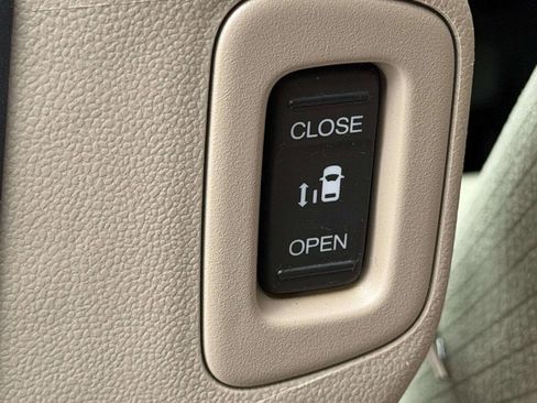 Used 2016 Honda Odyssey SE image 28