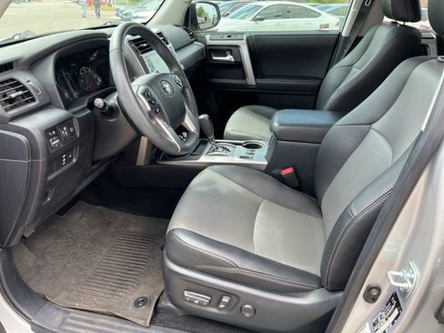 Used 2022 Toyota 4Runner SR5 Premium image 2