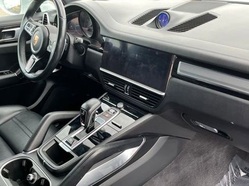 Used 2020 Porsche Cayenne Turbo AWD/4WD image 24