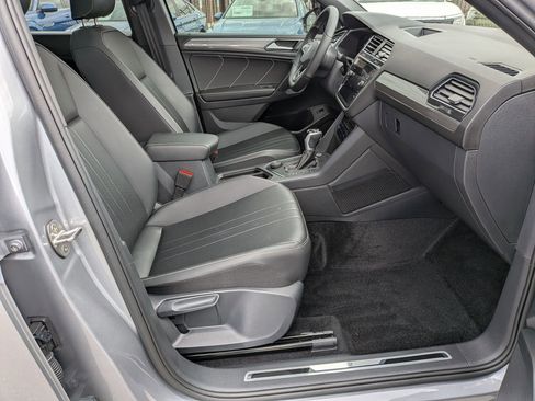 Used 2024 Volkswagen Tiguan SE R-Line image 35