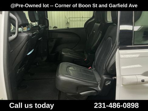 Used 2018 Chrysler Pacifica Touring-L Plus w/ S Appearance Package FWD image 21