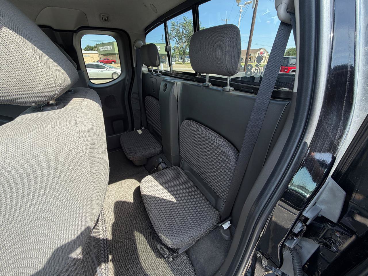 Used 2007 Nissan Frontier SE w/ SE Value Truck Pkg RWD image 12