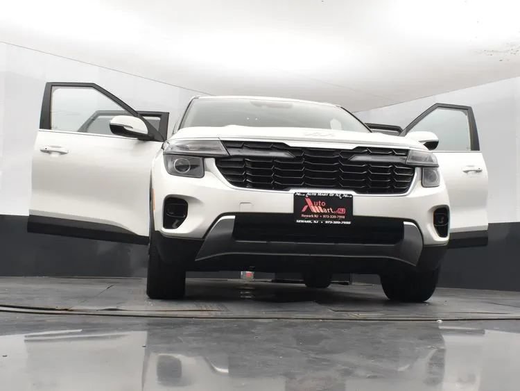 Used 2024 Kia Seltos S AWD/4WD image 8