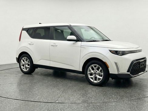 Used 2025 Kia Soul LX w/ LX Technology Package image 1