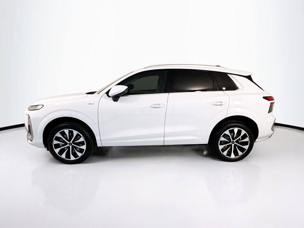 Used 2026 Audi Q3 quattro 2.0T w/ Driver Assistance Package AWD/4WD image 8