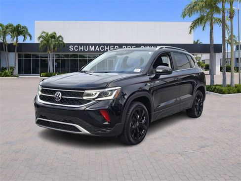 Certified 2022 Volkswagen Taos SEL w/ Panoramic Sunroof Package image 3