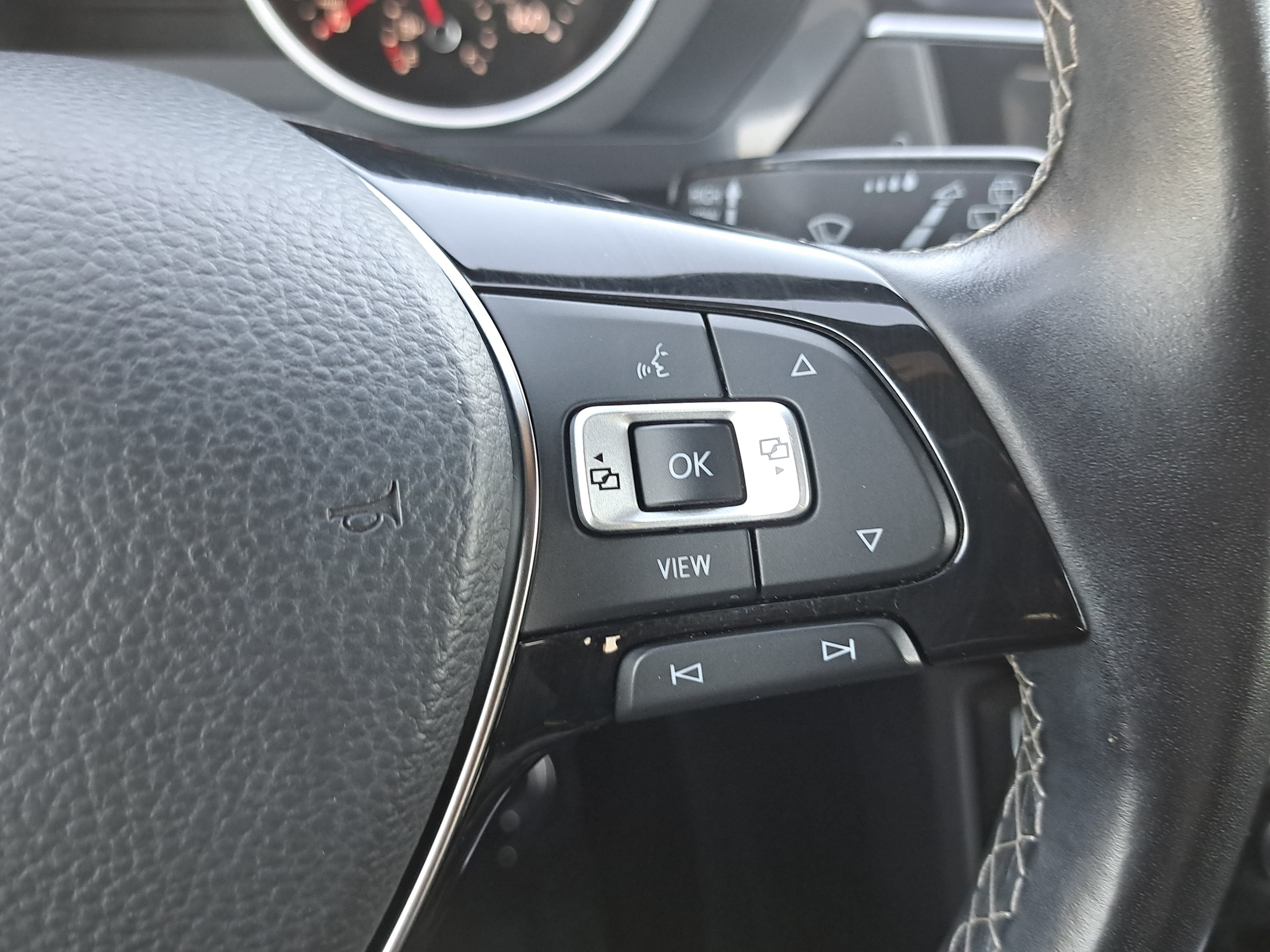 Certified 2021 Volkswagen Tiguan SE R-Line AWD/4WD image 18