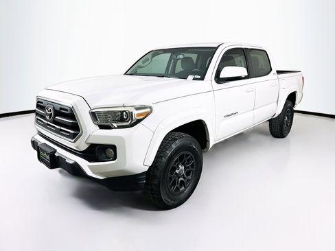 Used 2017 Toyota Tacoma SR5 w/ Tow Package image 3