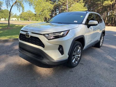 Used 2022 Toyota RAV4 XLE Premium FWD image 8