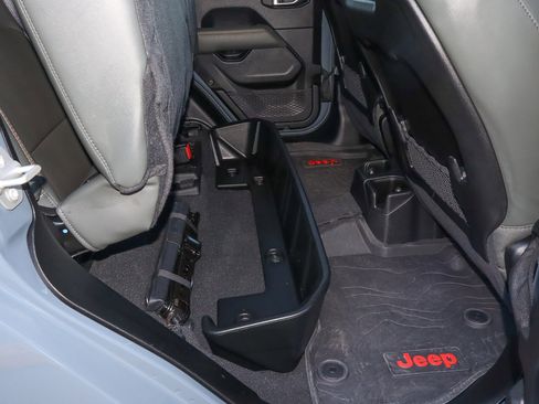 Used 2024 Jeep Gladiator Mojave w/ Technology Group image 25