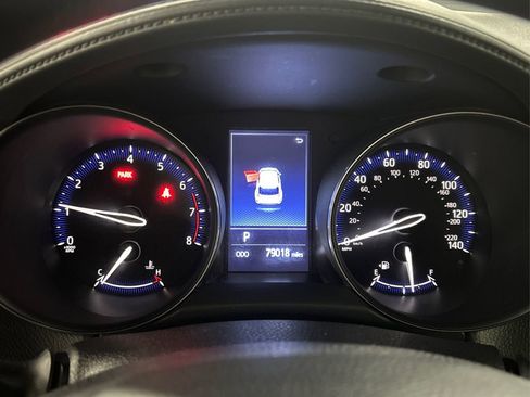 Used 2019 Toyota C-HR LE image 19