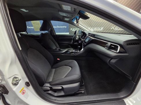 Used 2018 Toyota Camry LE image 25