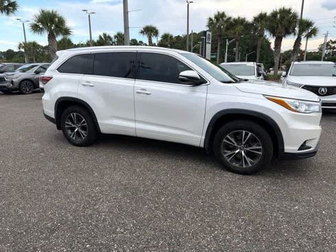 Used 2016 Toyota Highlander XLE FWD image 13