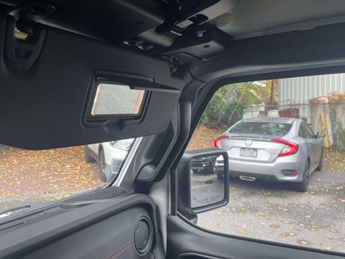 Used 2024 Jeep Wrangler Unlimited Rubicon image 32