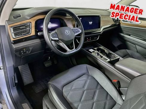Used 2025 Volkswagen Atlas SE FWD image 10
