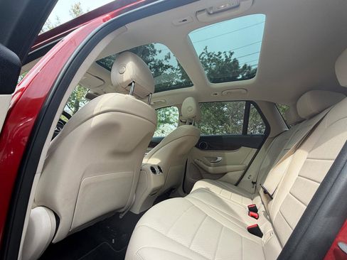 Used 2018 Mercedes-Benz GLC 300 4MATIC image 9