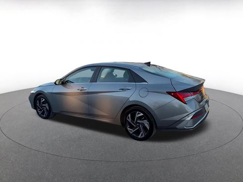 Used 2025 Hyundai Elantra SEL image 10