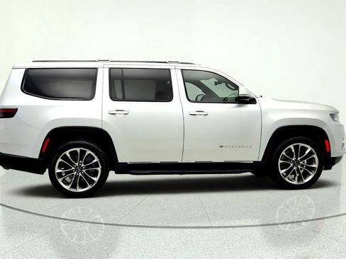 Used 2022 Jeep Wagoneer Series II w/ Premium Group I AWD/4WD image 4