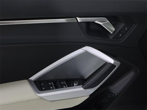 Certified 2025 Audi Q3 2.0T Premium w/ Convenience Package image 11