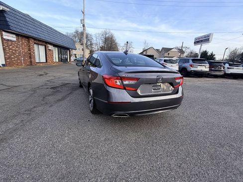 Used 2018 Honda Accord Touring image 11