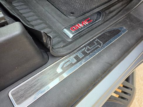 Used 2024 GMC Sierra 2500 AT4 w/ AT4 Preferred Package AWD/4WD image 61