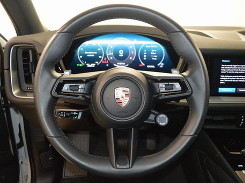 Certified 2025 Porsche Cayenne AWD/4WD image 20
