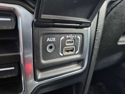Used 2021 Jeep Wrangler Unlimited Sahara w/ Cold Weather Group AWD/4WD image 32