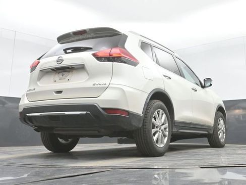 Used 2017 Nissan Rogue SV w/ SV Family Package image 33