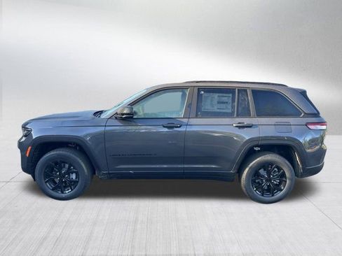 New 2025 Jeep Grand Cherokee Laredo image 8