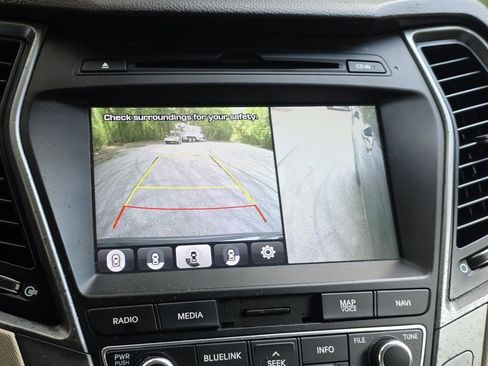 Used 2017 Hyundai Santa Fe Sport FWD image 17