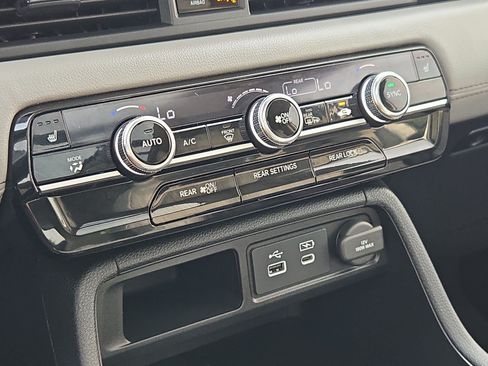 Certified 2025 Honda Pilot Touring image 26