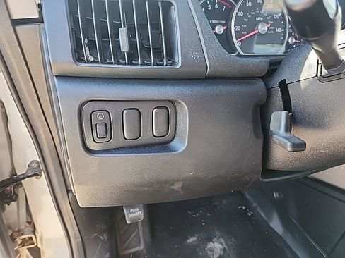 Used 2004 Mitsubishi Endeavor XLS AWD/4WD image 10