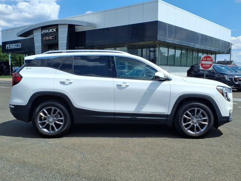 Certified 2022 GMC Terrain SLT w/ Infotainment Package II AWD/4WD image 2