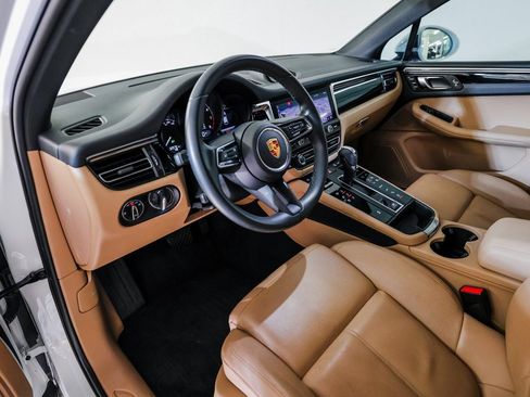 Certified 2023 Porsche Macan image 5