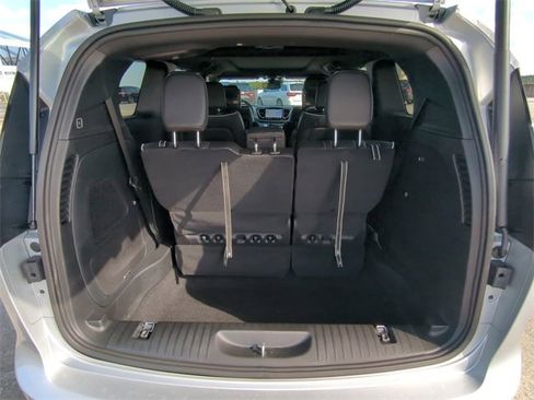 New 2026 Chrysler Pacifica Limited w/ Uconnect Theater Family Group image 14