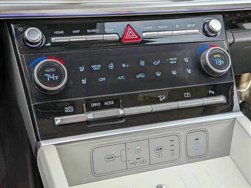 Used 2024 Hyundai Santa Fe Limited image 15