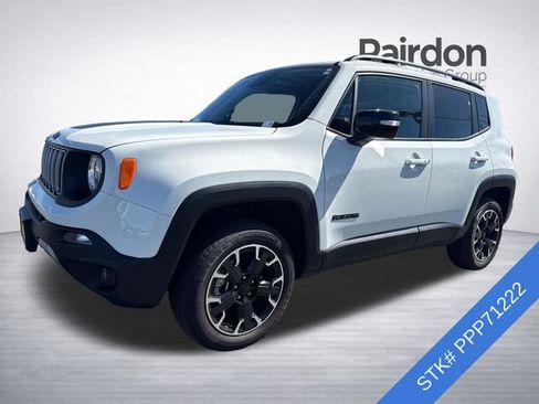 Used 2023 Jeep Renegade Latitude AWD/4WD image 3
