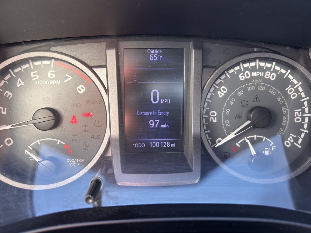 Used 2017 Toyota Tacoma TRD Sport AWD/4WD image 11