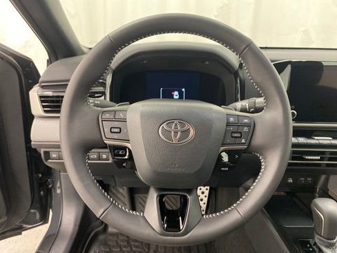 Used 2025 Toyota Camry SE image 14