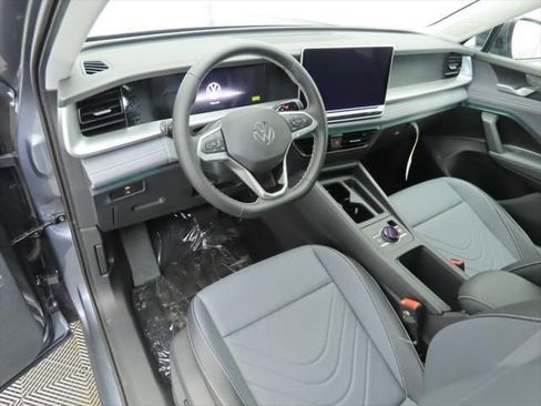 New 2026 Volkswagen Tiguan SE image 9