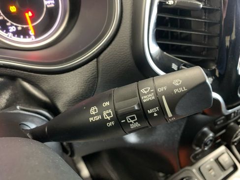 Used 2019 Jeep Cherokee Limited w/ Technology Group AWD/4WD image 40