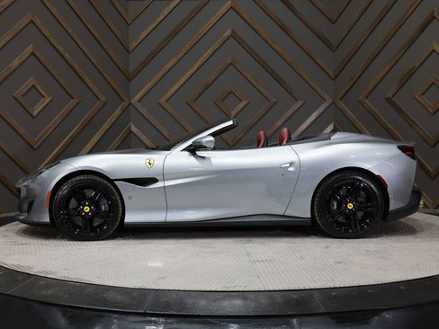 Used 2019 Ferrari Portofino image 3