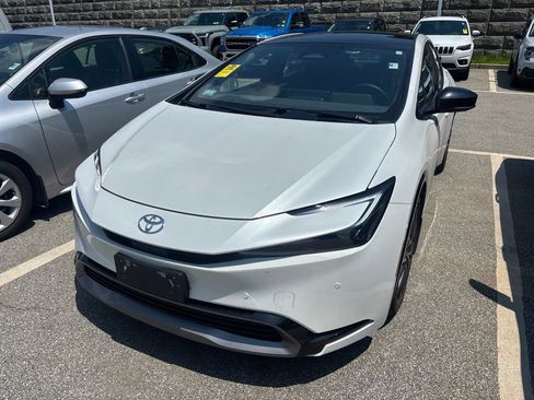 Used 2025 Toyota Prius Limited w/ Limited Premium Package AWD/4WD image 3